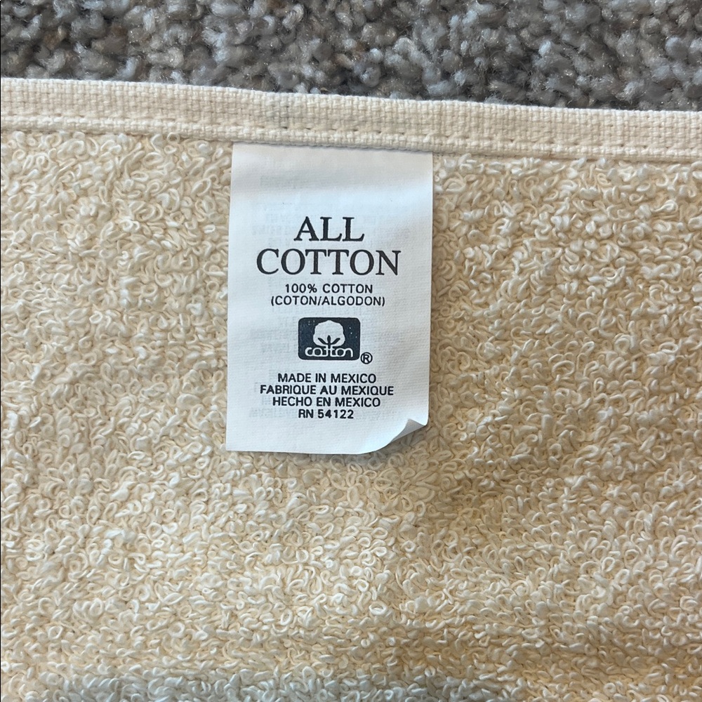 Croscill Cream Fingertip Towels, set of 2 - Picture 4 of 4